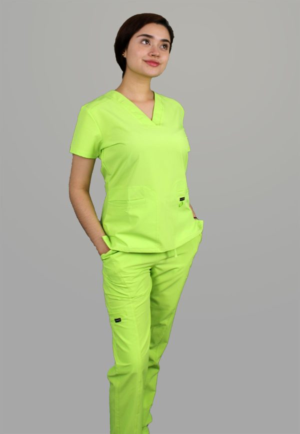 Modelo Iris Light Green / Uniforme Quirúrgico de Dama