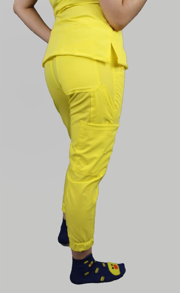 Modelo Iris Jogger Yellow / Uniforme Quirúrgico de Dama - Imagen 4